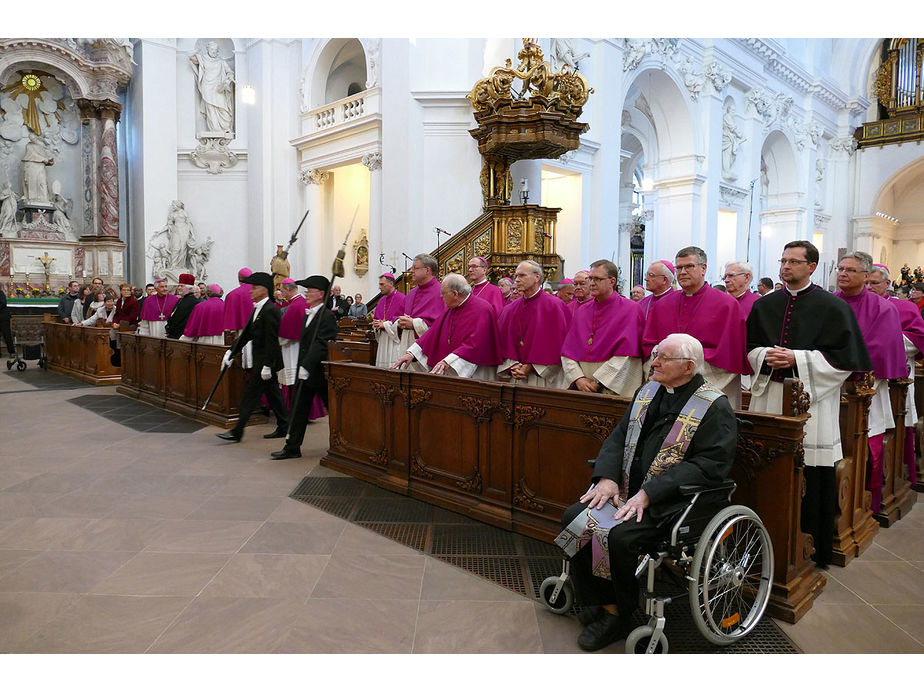 Abschlussvesper der Bischofskonferenz mit Austeilung des Bonifatiussegens (Foto: Karl-Franz Thiede)